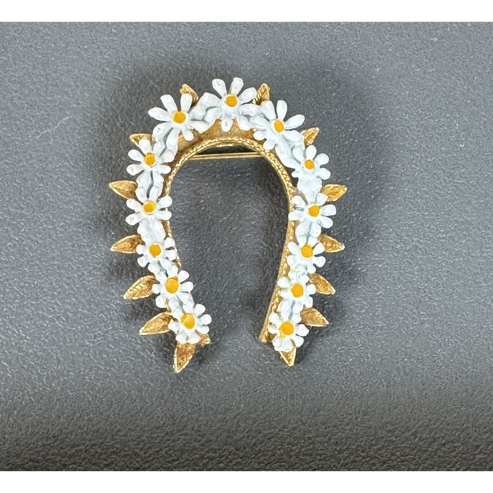 White Yellow Enamel‎ Gold Tone Metal Flower Horseshoe Brooch Vintage
